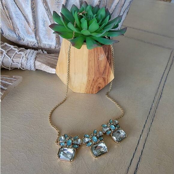 Banana republic mint green jeweled statement necklace - Picture 4 of 4